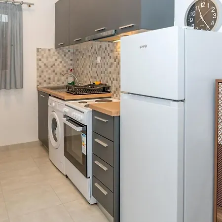 Kosmos Service Near Turkish Consulat And Saint Dimitrious Church With Additional Cost Parking Apartment