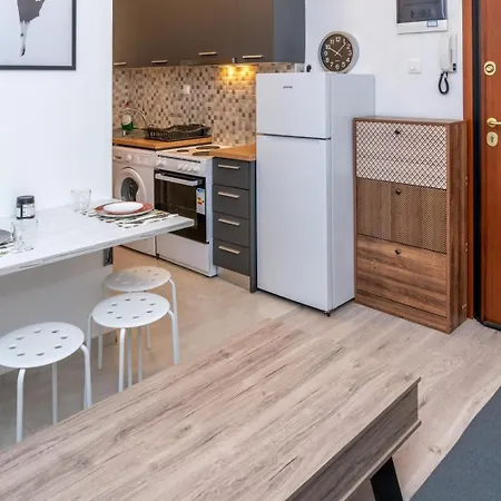 Kosmos Service Near Turkish Consulat And Saint Dimitrious Church With Additional Cost Parking Apartment Thessaloniki