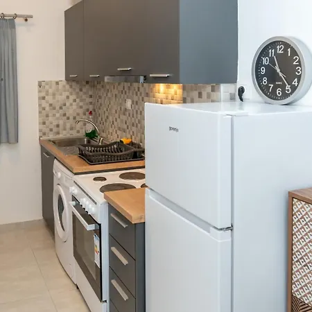 Kosmos Service Near Turkish Consulat And Saint Dimitrious Church With Additional Cost Parking Apartment Thessaloniki