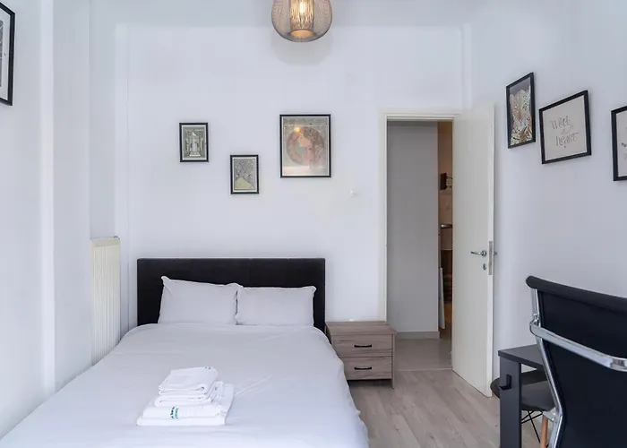 Appartement Kosmos Service Near Saint Dimitrious Church