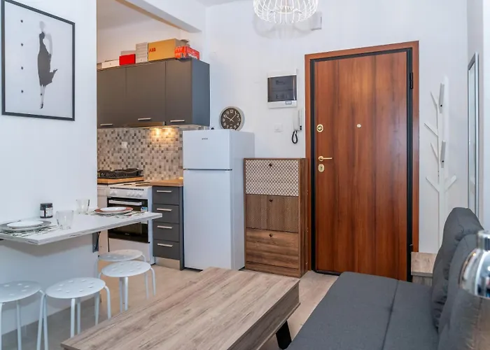 Appartement Kosmos Service Near Saint Dimitrious Church *