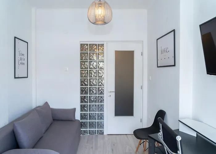 Apartment Kosmos Service Near Saint Dimitrious Church *