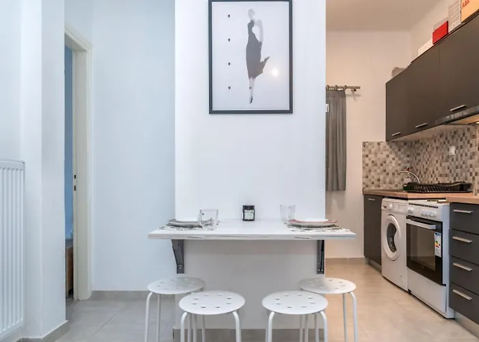 Apartment Kosmos Service Near Saint Dimitrious Church *